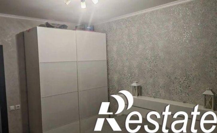 3-комн квартира улица Толстого, 8,  д. 8