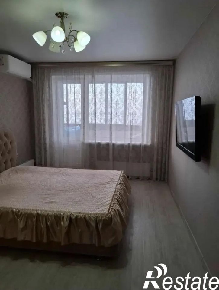 3-комн квартира Автостроителей улица, 64