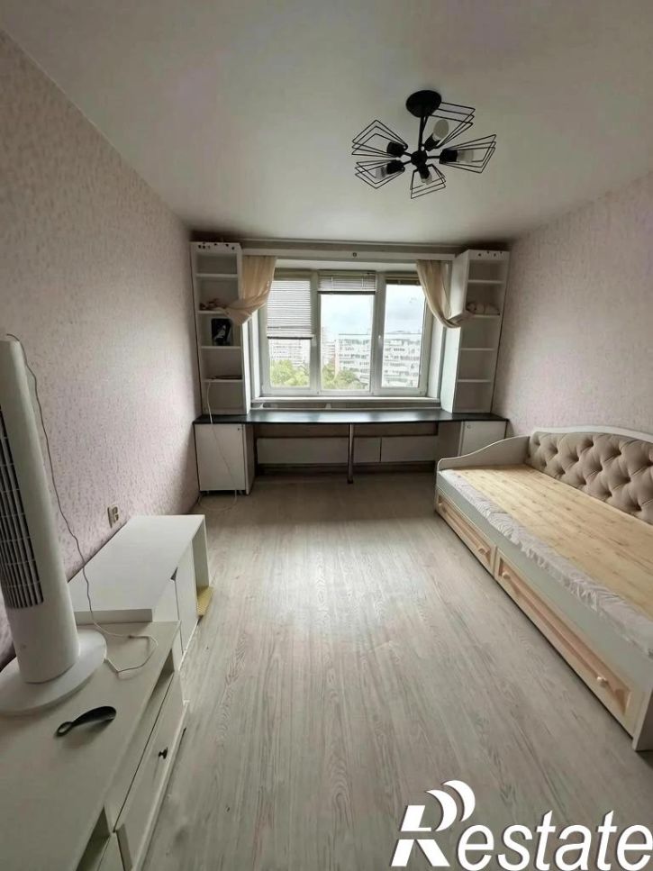 3-комн квартира Автостроителей улица, 64