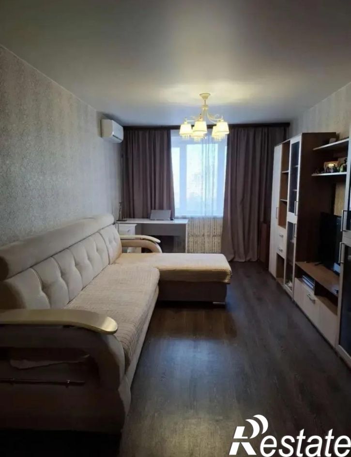 3-комн квартира Автостроителей улица, 64