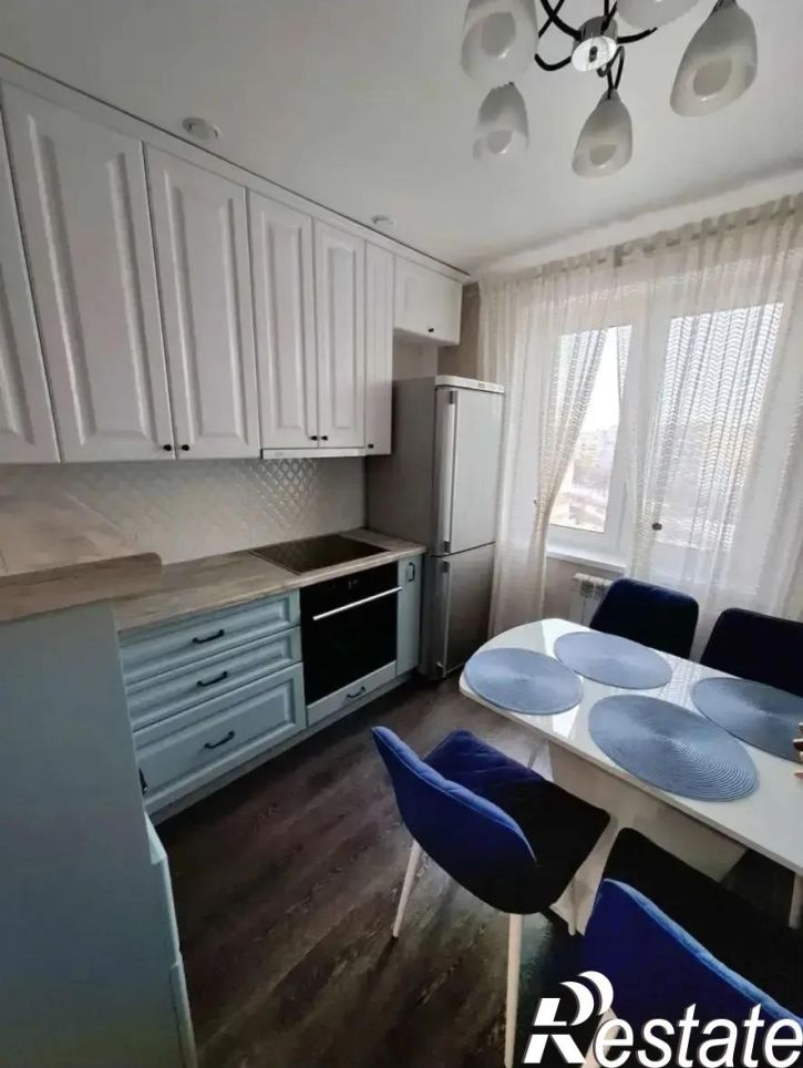 3-комн квартира Автостроителей улица, 64