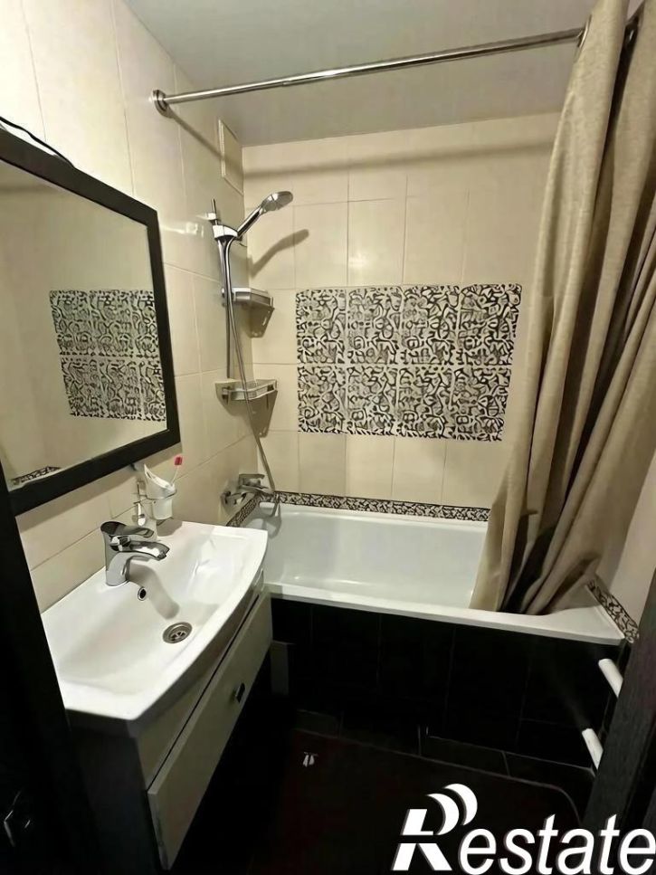 3-комн квартира Автостроителей улица, 64